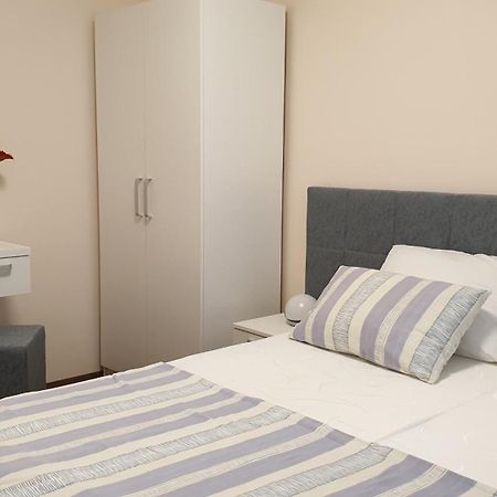 Apartments And Rooms With Parking Space Hvar - 15378 Хвар Номер фото