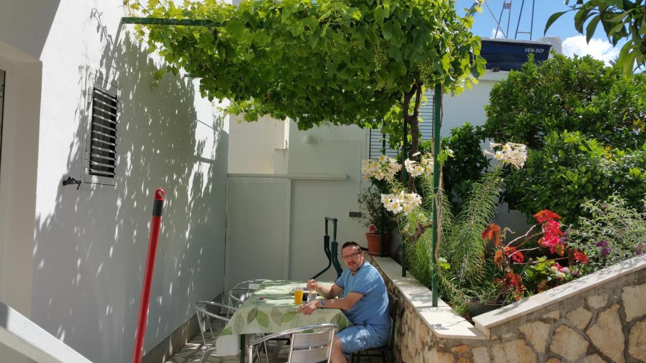 Apartments And Rooms With Parking Space Hvar - 15378 Хвар Экстерьер фото