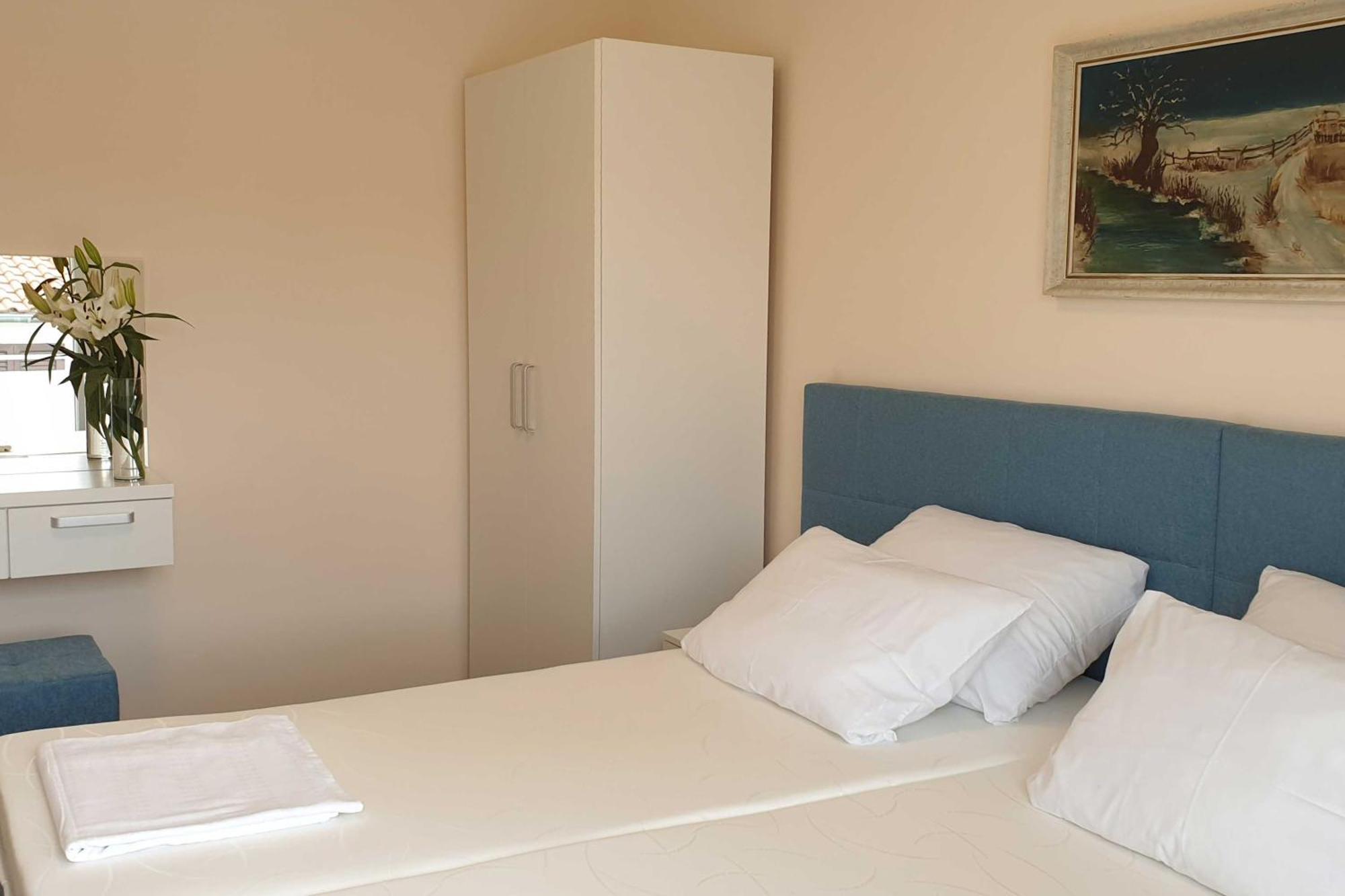 Apartments And Rooms With Parking Space Hvar - 15378 Хвар Номер фото